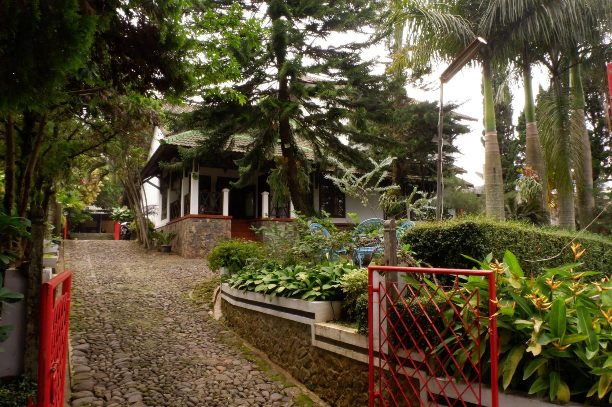 Cemara'S Homestay Batu  Eksteriør billede